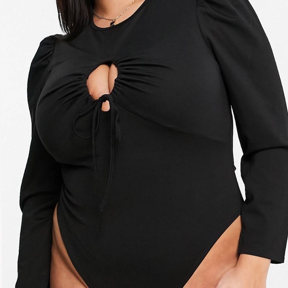 Black bodysuit with Keyhole cut out - Picture 2 of 2